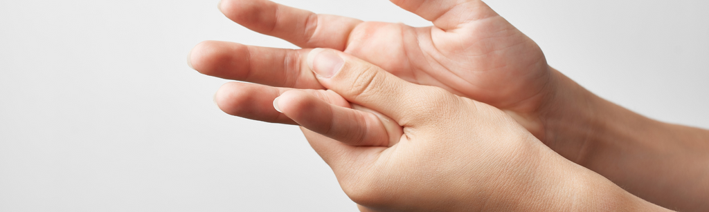 Joint pain in the fingers: from injuries to infections as possible causes