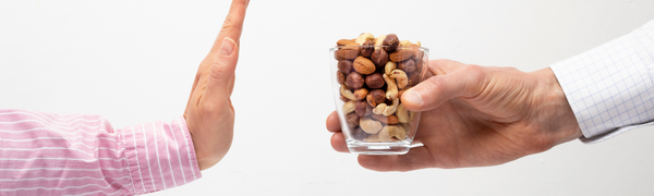 Nuss- und Erdnussallergie: Symptome, Therapie, Notfallset